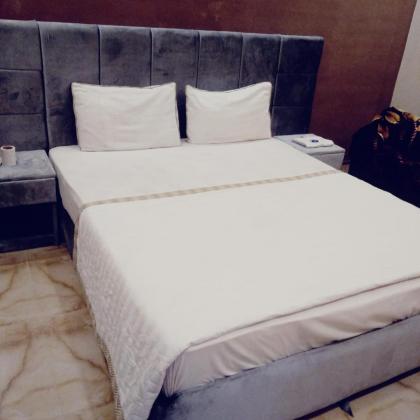 Hotel Gulberg Lodges - image 9
