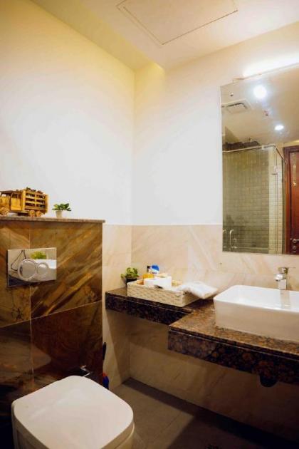 AirHomes-GoldCrest luxury apartments-Free parking - image 7