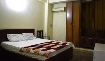 Shamrock Hotel - image 6