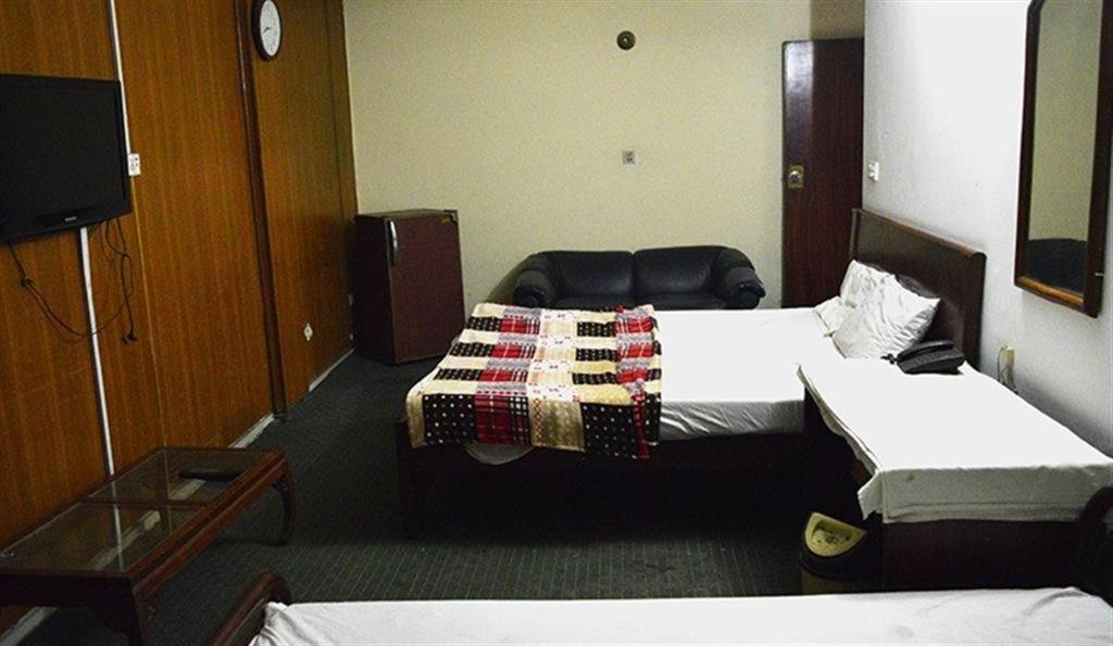Shamrock Hotel - image 7