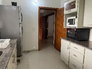 Cheerful 2-Bedroom Home Upper Portion with Parking - image 6