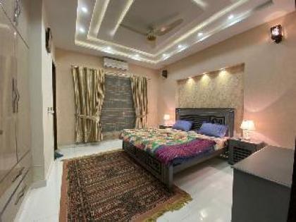 Fully Furnished 10 Marla 3 beds Upper Portion