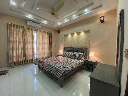 Fully Furnished 10 Marla 3 beds Upper Portion - image 12