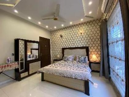 Fully Furnished 10 Marla 3 beds Upper Portion - image 13