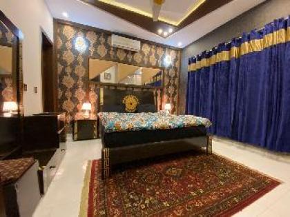 Fully Furnished 10 Marla 3 beds Upper Portion - image 2