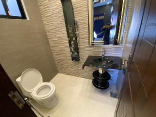 Fully Furnished 10 Marla 3 beds Upper Portion - image 3