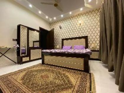 Fully Furnished 10 Marla 3 beds Upper Portion - image 4