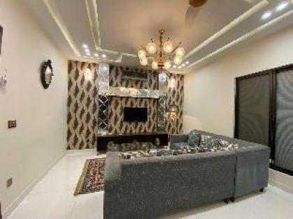 Fully Furnished 10 Marla 3 beds Upper Portion - image 5