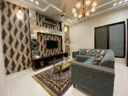 Fully Furnished 10 Marla 3 beds Upper Portion - image 7