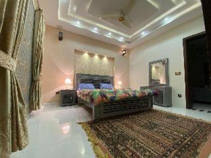 Fully Furnished 10 Marla 3 beds Upper Portion - image 8