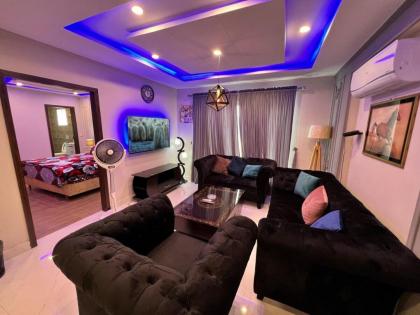 Luxury One bed flat with free wifi & parking Lahore 