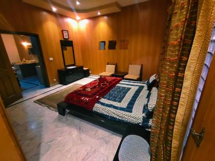 Apartment near to Shaukat khanaam lahore - image 3
