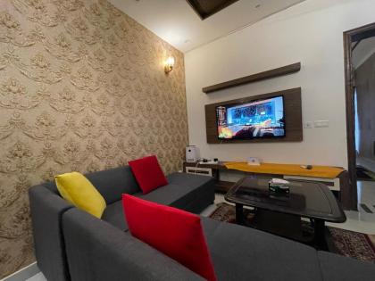 Luxury Rooms at Bahria Lux Guesthouse - image 8