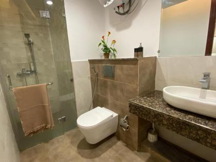 Sky Vista Apartments in Gold Crest Mall DHA - Skyline Views - image 8
