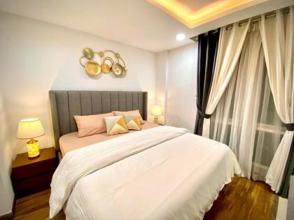 Sky Vista Apartments in Gold Crest Mall DHA - Skyline Views - image 10