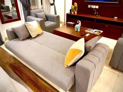 Sky Vista Apartments in Gold Crest Mall DHA - Skyline Views - image 11