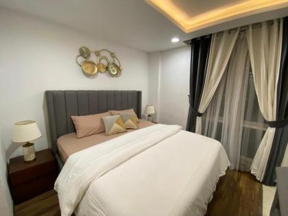 Sky Vista Apartments in Gold Crest Mall DHA - Skyline Views - image 12