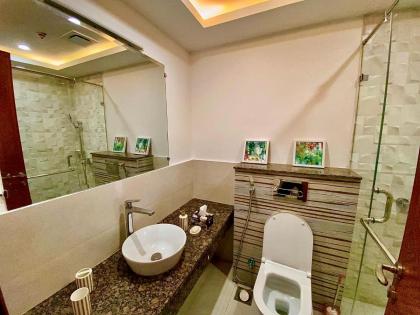 Sky Vista Apartments in Gold Crest Mall DHA - Skyline Views - image 14