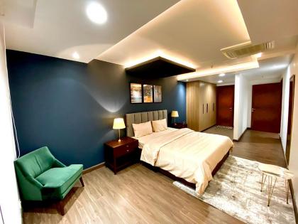 Sky Vista Apartments in Gold Crest Mall DHA - Skyline Views - image 15