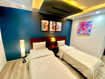 Sky Vista Apartments in Gold Crest Mall DHA - Skyline Views - image 17