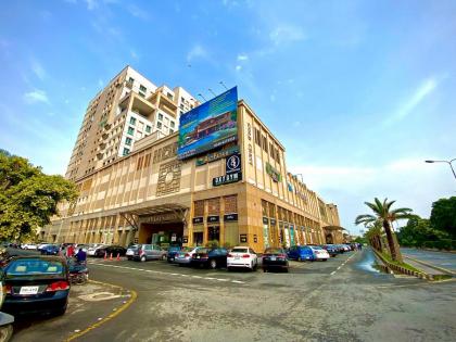 Sky Vista Apartments in Gold Crest Mall DHA - Skyline Views - image 4