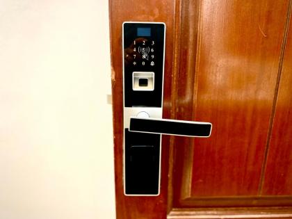 Sky Vista Apartments in Gold Crest Mall DHA - Skyline Views - image 5