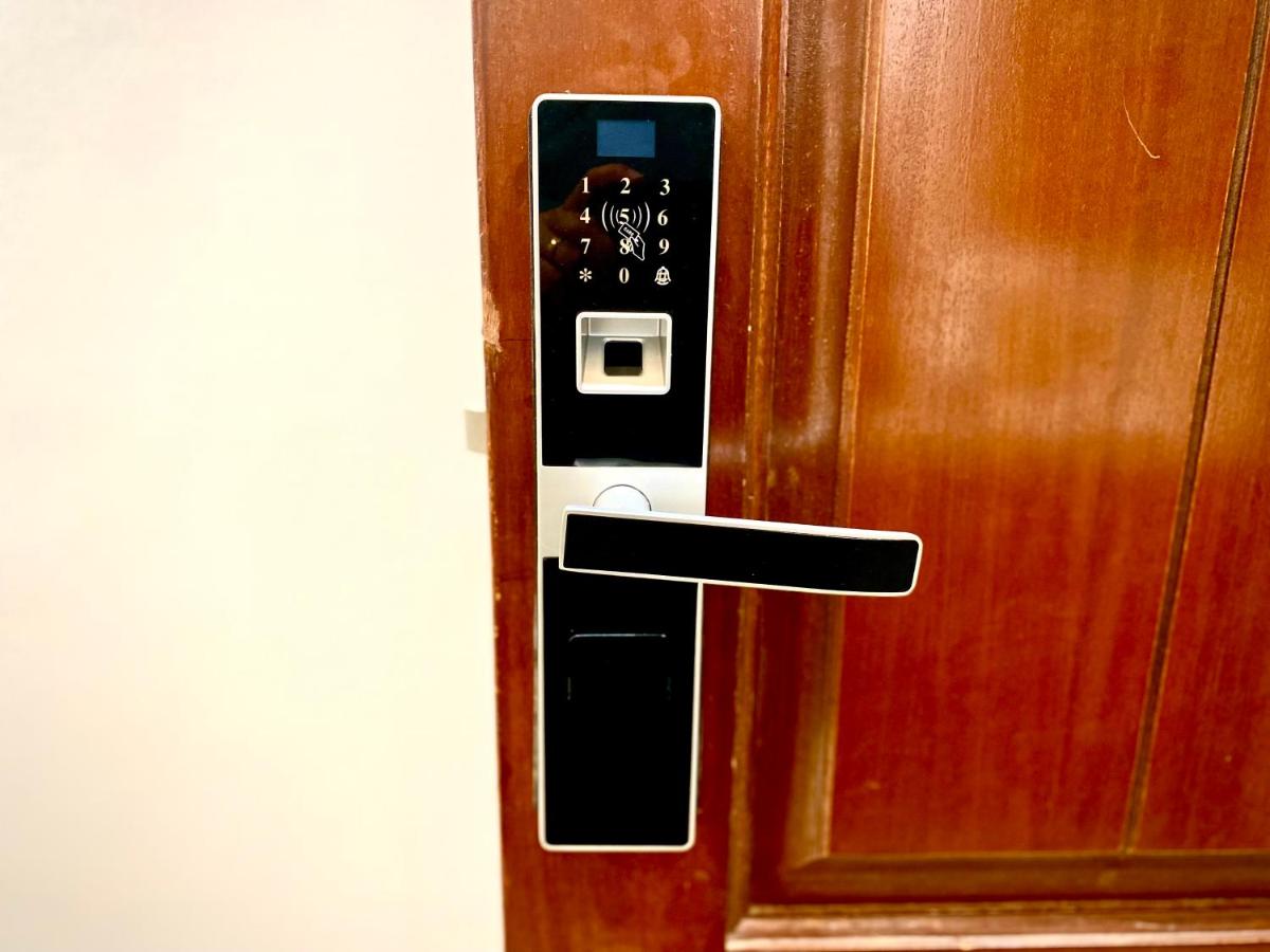 Sky Vista Apartments in Gold Crest Mall DHA - Skyline Views - image 5
