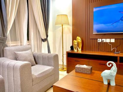 Sky Vista Apartments in Gold Crest Mall DHA - Skyline Views - image 6