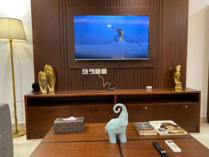 Sky Vista Apartments in Gold Crest Mall DHA - Skyline Views - image 7