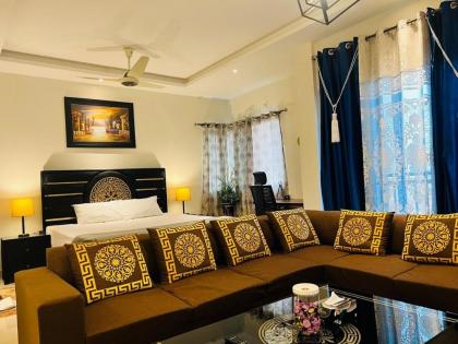 One Bedroom Luxury Apartment 1 Bed - image 3