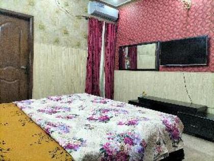 Beautiful Furnished Room In Lahore - image 2