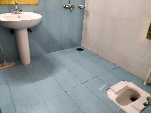 Beautiful Furnished Room In Lahore - image 4