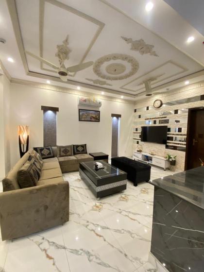 Serviced 4 BHK Holiday Home in DHA 9 Town - image 14