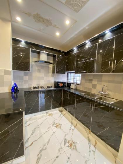 Serviced 4 BHK Holiday Home in DHA 9 Town - image 16