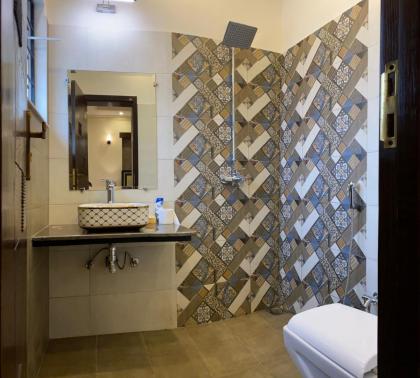 Serviced 4 BHK Holiday Home in DHA 9 Town - image 18