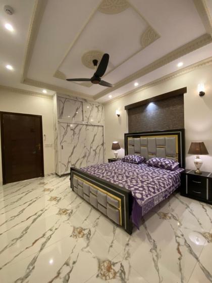Serviced 4 BHK Holiday Home in DHA 9 Town - image 19