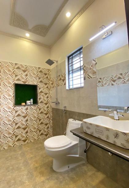 Serviced 4 BHK Holiday Home in DHA 9 Town - image 3
