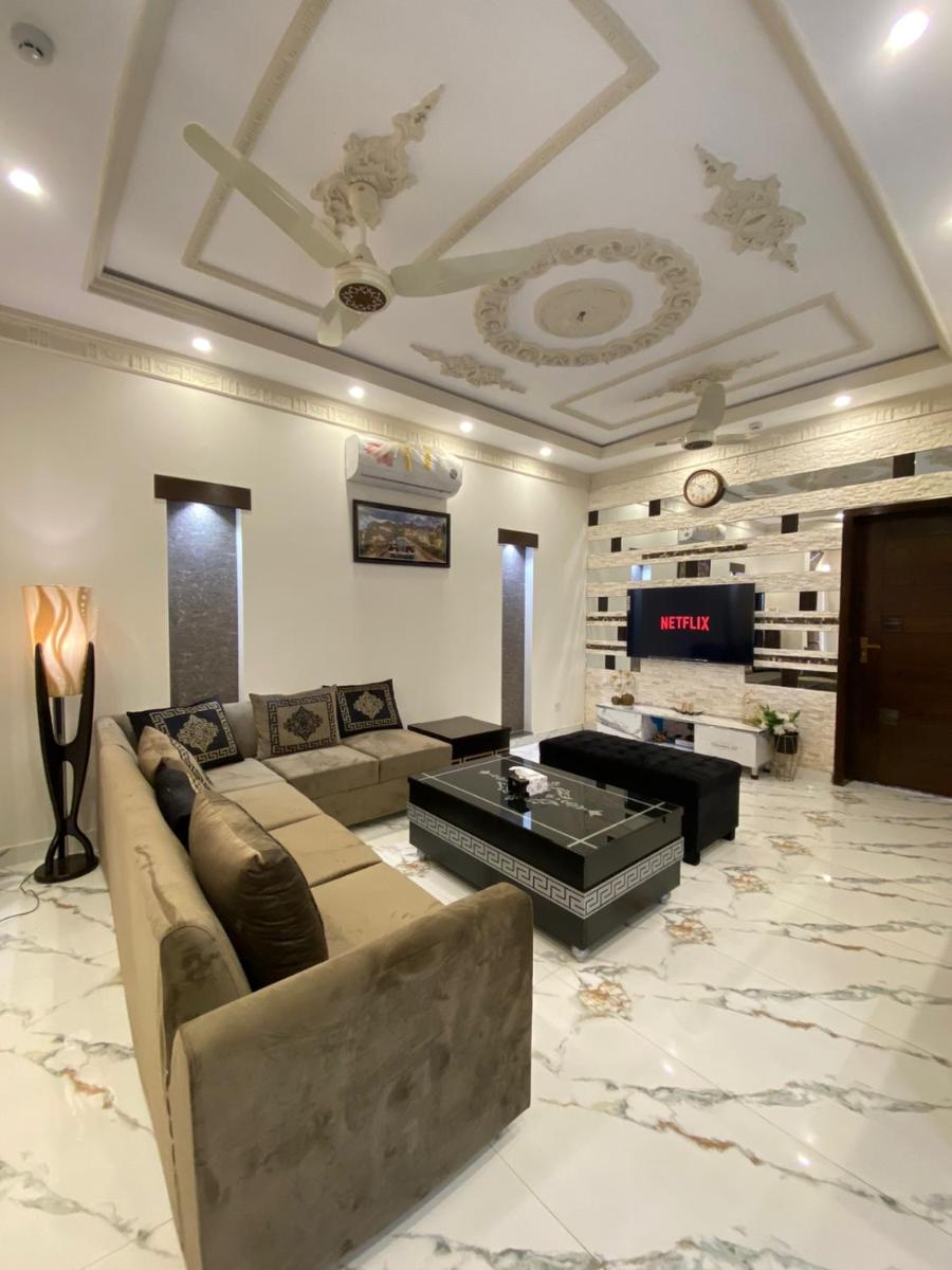 Serviced 4 BHK Holiday Home in DHA 9 Town - image 5