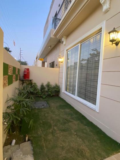 Serviced 4 BHK Holiday Home in DHA 9 Town - image 6