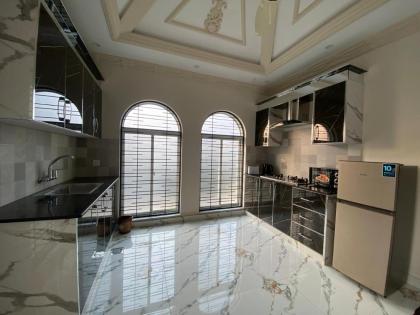 Serviced 4 BHK Holiday Home in DHA 9 Town - image 7