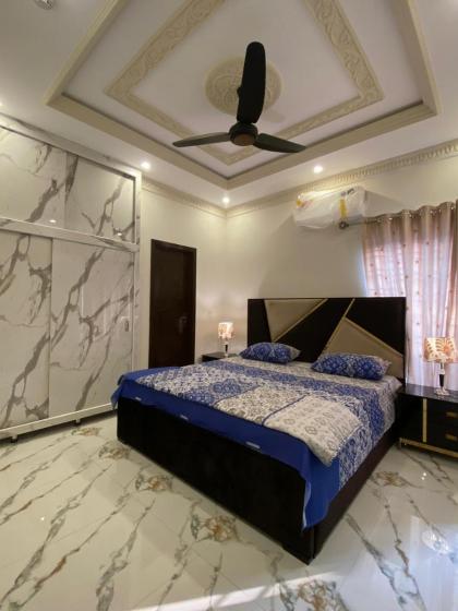 Serviced 4 BHK Holiday Home in DHA 9 Town - image 8