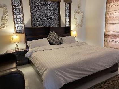 Bahria Lux Guesthouse - Luxury 5-bedroom house Lahore 