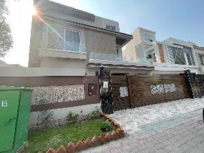 Bahria Lux Guesthouse - Luxury 5-bedroom house - image 2