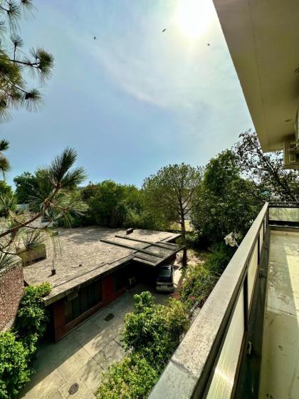Luxury Apartment in Lahore near Gulberg - image 10