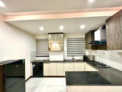 Luxury Apartment in Lahore near Gulberg - image 14