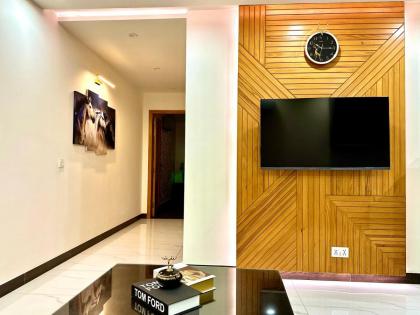 Luxury Apartment in Lahore near Gulberg - image 16