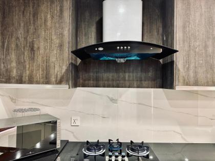Luxury Apartment in Lahore near Gulberg - image 7