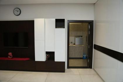 Zaha Home:Glanz Luxe- 1BRkitchenette terrace - image 17