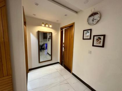 2 Bed Apartment near Gulberg - image 2