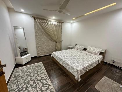 2 Bed Apartment near Gulberg - image 3